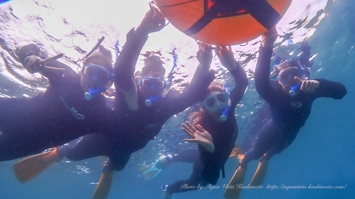 Group photo during a snorkeling tour in Kushimoto