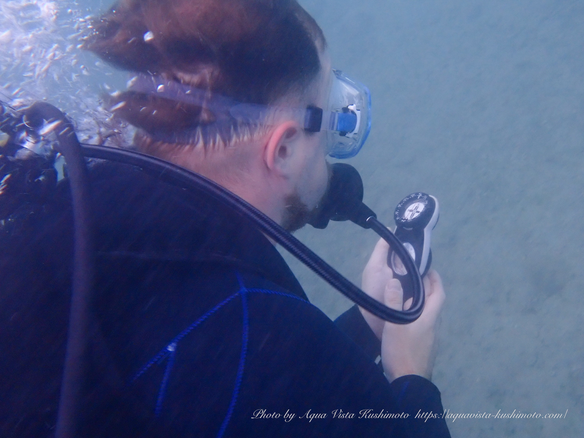 Practicing underwater navigation during an Advanced Open Water course in Kushimoto